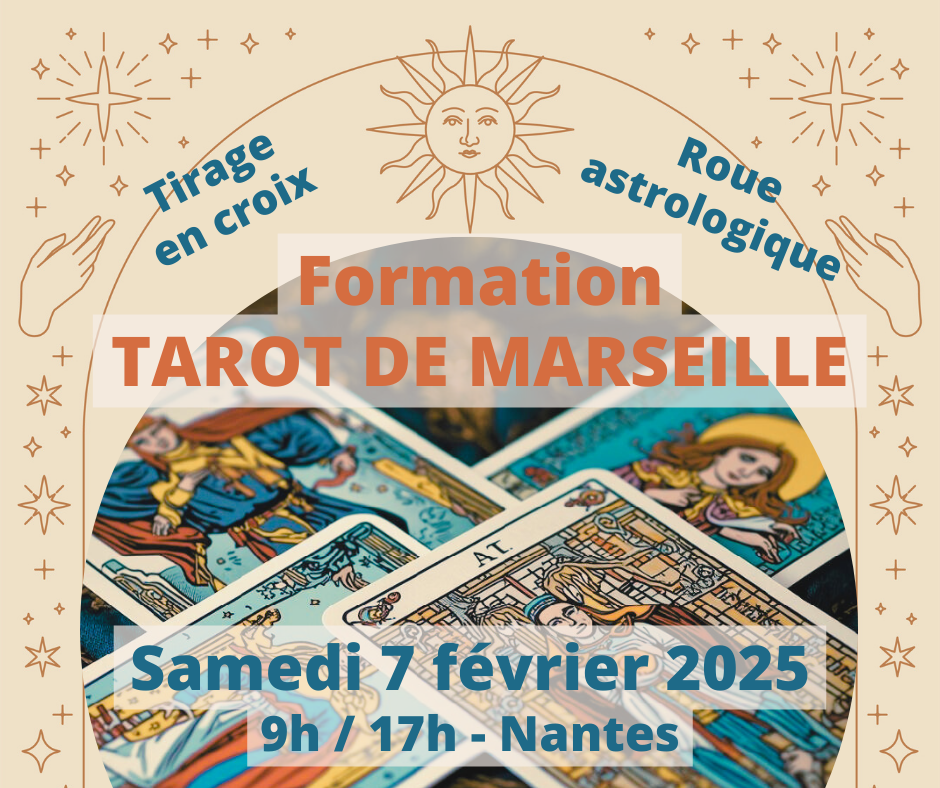 Tirage de tarot en croix avec cartes du Tarot de Marseille posées sur une table, accompagné d’une roue astrologique